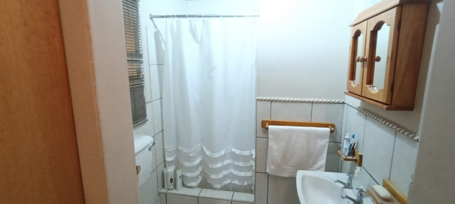 4 Bedroom Property for Sale in Langenhovenpark Free State